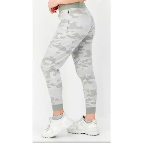 We Wander Women Pull on Camouflage Sweatpants, Light Grey Combo Size Medium Gray