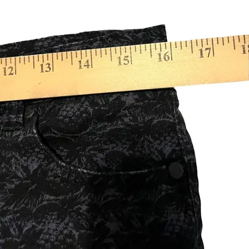Hurley  black with pineapple print shorts size 29 - Image 3