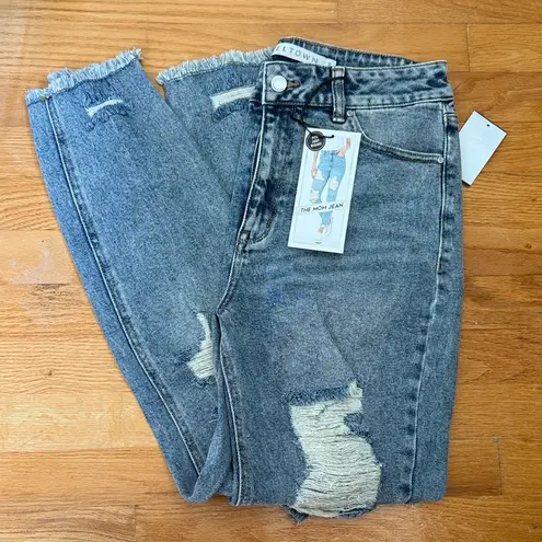 Tinseltown NWT High-Rise Mom Jeans | Distressed & Tapered | Size 9/29