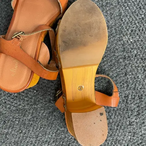 Altar'd State STUNNING Y2K Alter’d State Deirdre Sandal 9 Brown Chunky Strappy Clog Heeled