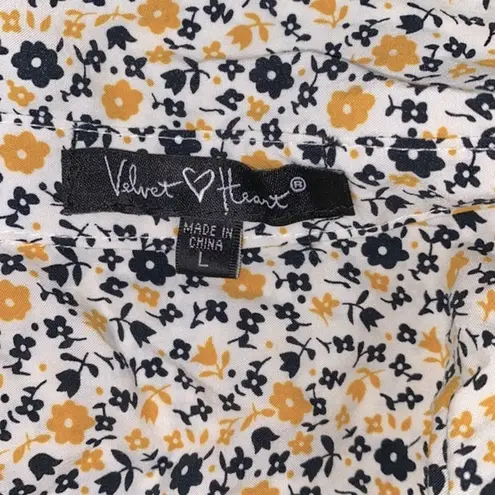 Velvet Heart  floral button down shirt size large