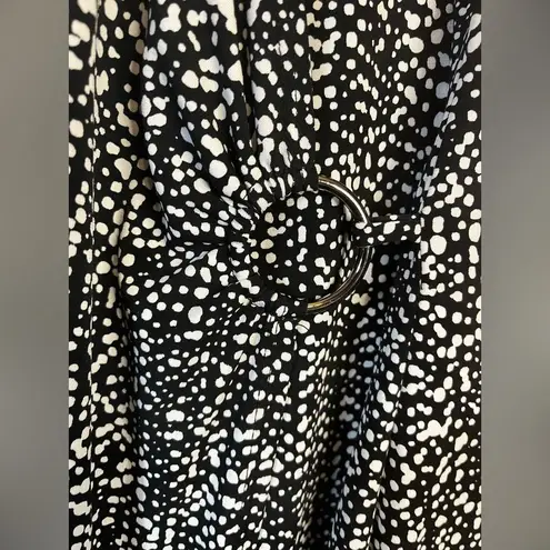 Laura Ashley Black and White Sleeveless V-Neck Dress.