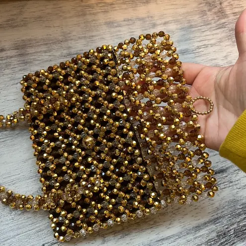 SAMANTHA HESKIA ✨Chic Gold Clutch for Elegant Evenings