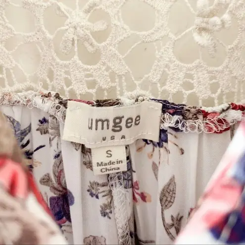 Umgee  white floral tunic lace detail back