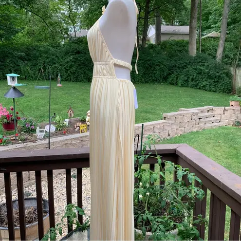 Cream Pleated Halter Maxi Gown Yellow Size 8