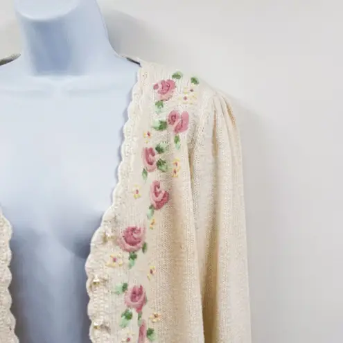 Unique Vintage Vintage 1980s Floral Embroidered Scalloped Pearl Button Granny Cardigan Sweater