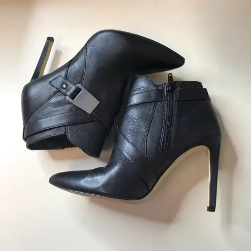 Guess  Valari Black Heeled Boots With Silver Buckle Size 7