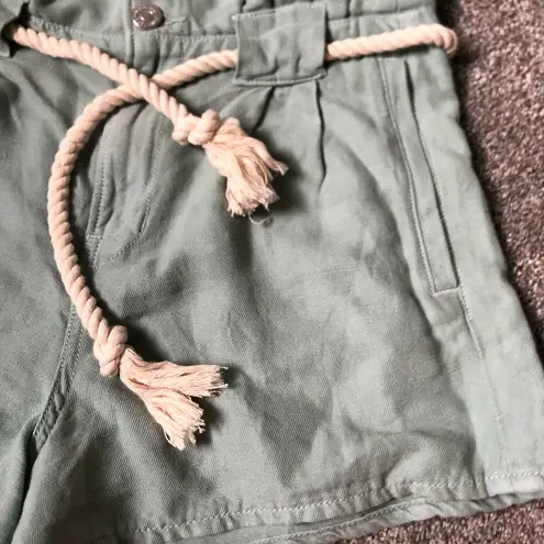 Veronica Beard Jeans Karter Belted Paperbag Shorts in Green Size 0 Cotton Linen