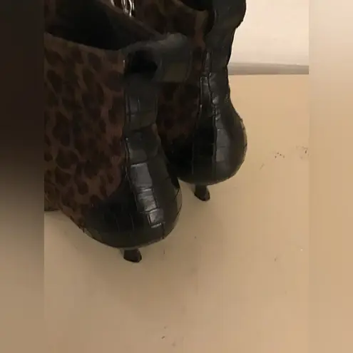 Donald Pliner women leopard suede heel boots Size 6.5