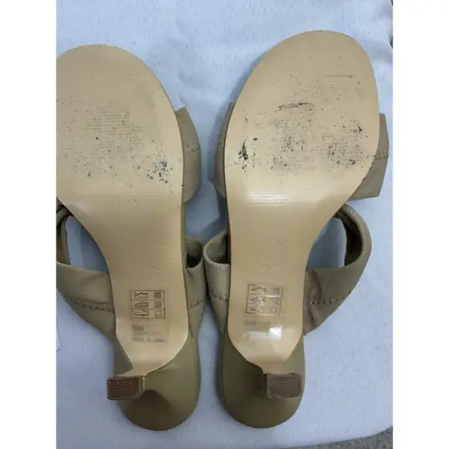 Leslie Fay Womans Slip On Sandals 8.5 M Beige Double Strap Open Toe Heel