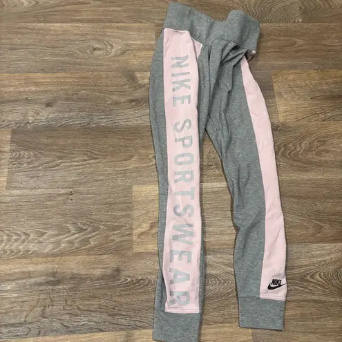 Nike  Sportswear Gray w/ Pink Essential Logo Leggings – Women’s Small