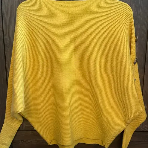 Love at First Find Mustard Sweater with Button Accents Yellow Size M - Image 4