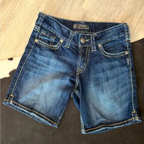 Silver Jeans 🩶•SUKI SHORT•Size:26🩶