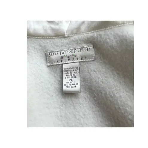 Erica Taylor white soft tie robe. Embroidered flowers. Size PL