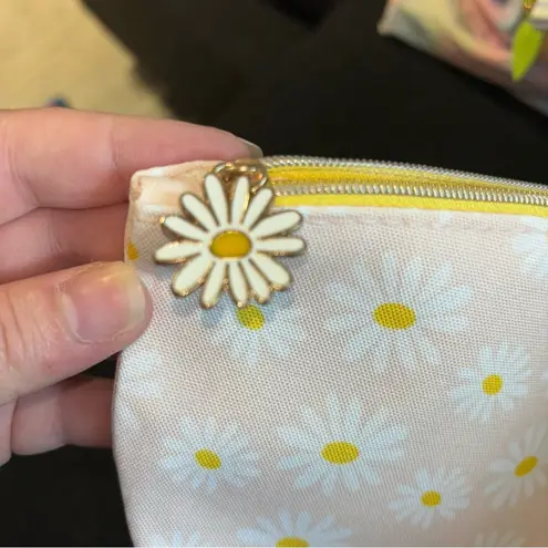 Ipsy Daisy bag BOGO