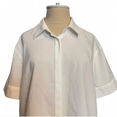 Modern Works white short sleeve button up shirt
Size M Size M