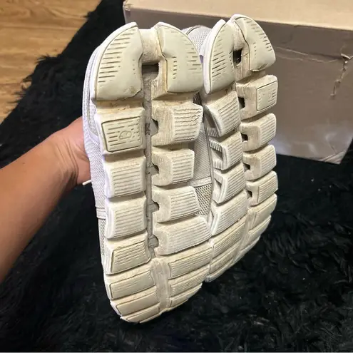 on cloud running athletic training shoes sneakers women’s 9