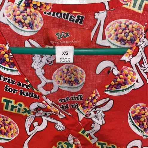 Koi Happiness Trix Cereal All Over Print Scrub Top EUC Sz XS Cotton
