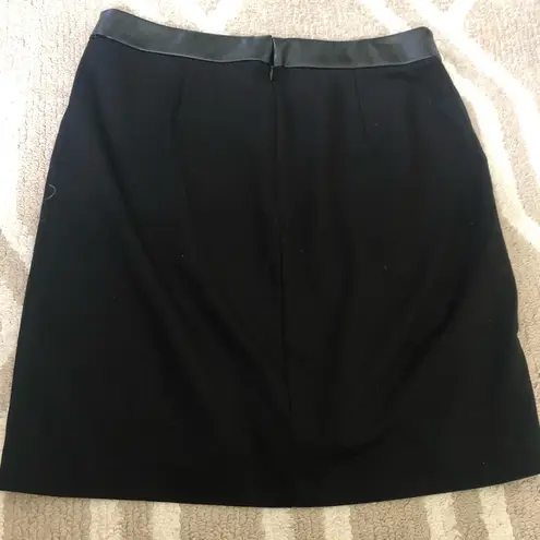 Anne Klein  lion logo skirt