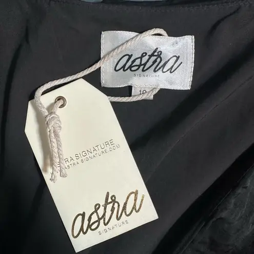 NWT Astra Signature Black Sleeveless V