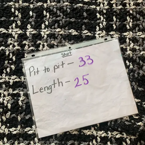 Coco + Carmen  Poncho One Size  Black and White Textured Knit Shortsleeved pocket