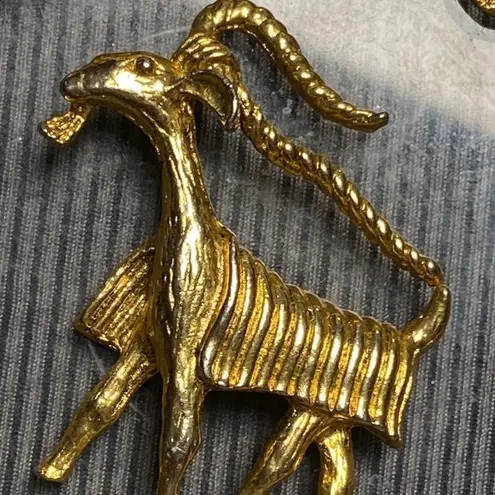 Brutalist Artisan Capricorn Zodiac Pendant – Necklace Gold Statement Medallion