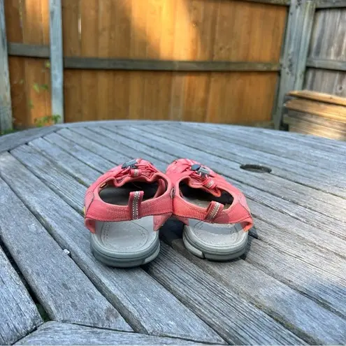 Keen Women's Clearwater CNX Multi-Sport Sandals size woman’s 10