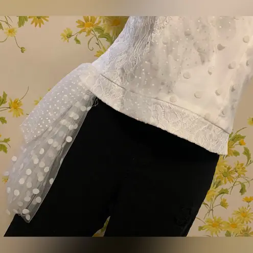 Lulumari NWT one shoulder lace top white size L