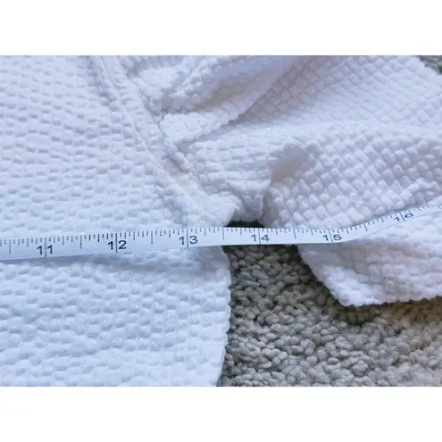 Club Monaco Ruffle Cold Shoulder Crop Top White Textured XS Coquette Fall Layer