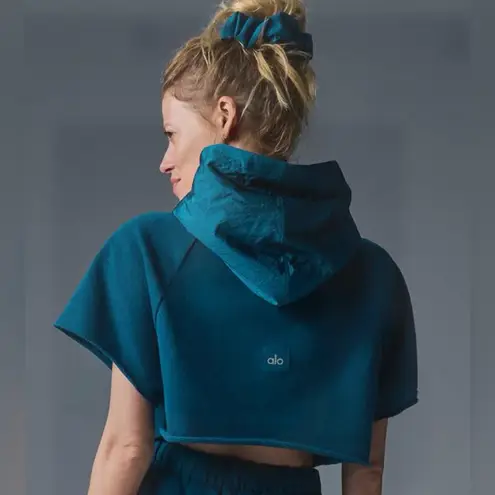 Alo Yoga  NWT In The Air Short Sleeve Cropped Hoodie Eclipse Blue Size M