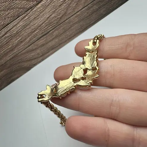 Trifari Starfish White Cabochon Gold Tone Necklace Summer Beach Theme