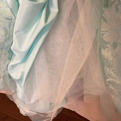 Ellie Wilde Mon Cheri Prom Dress. Size 6. Sea foam Green w/opalescent sequins.