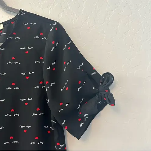 Lily White ⭐️ black eyelash and heart print tie sleeve blouse size medium