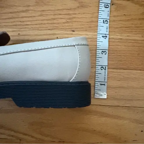 Zodiac Beige Loafers Size 9