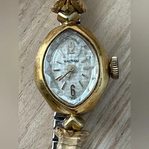 Waltham Rare Vintage Mechanical Ladies Watch Silver Checkered Dial Stretch Band Gold