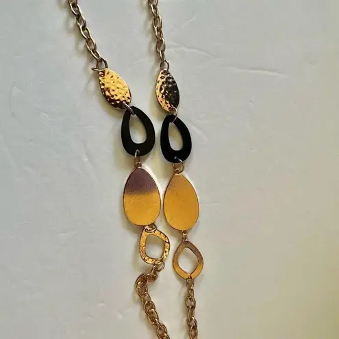 C 1946 gold tone long leopard black necklace