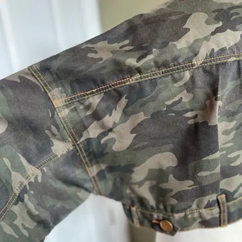 Essue studded cropped camo jacket Size S