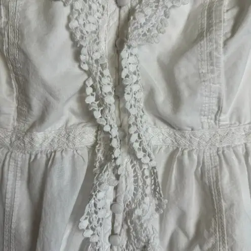 Abercrombie & Fitch  white crochet lace cropped tank size medium