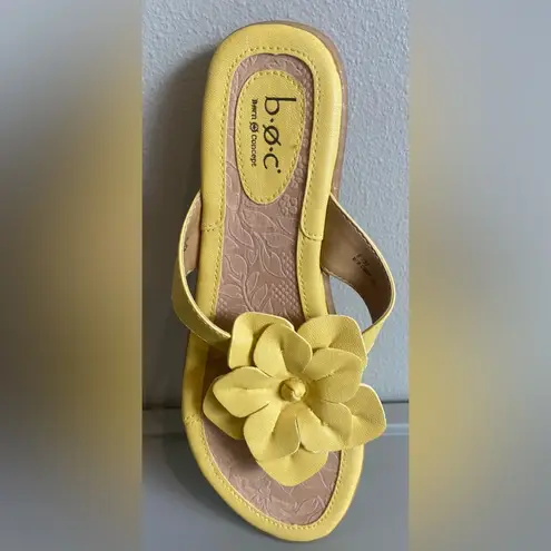 Born concept BOC  Women’s Yellow Sandal with Yellow Leather Flower Size 8 NWOT