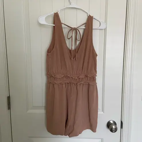 One Clothing EUC |  LA women’s ruffle‎ shorts romper — medium