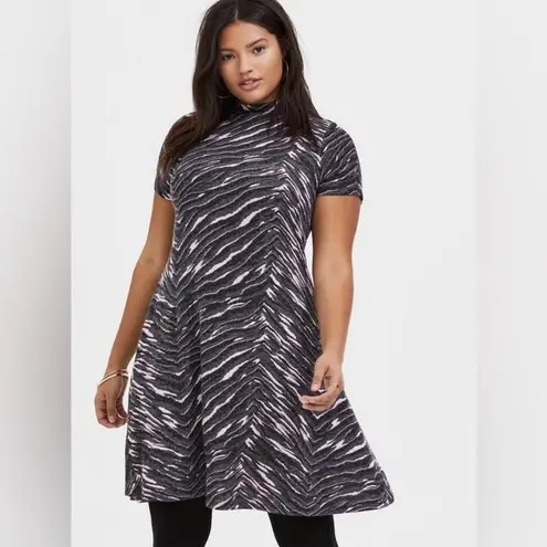 Torrid  Dark‎ Grey & Pink Zebra Hacci Mock Neck Trapeze Dress, Size 1X