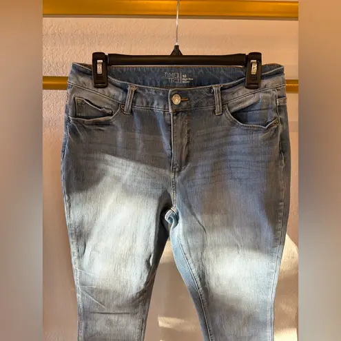 Time and tru high rise light wash skinny jeans, 10 Blue