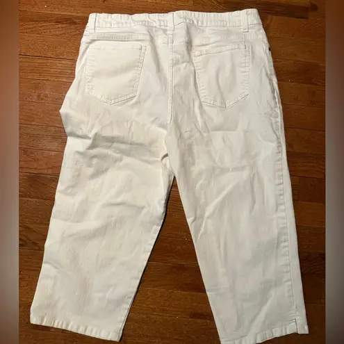 Bill Blass White denim stretch capris.  brand. Size 16P