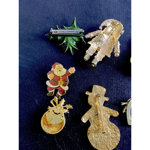 Costume Jewelry Christmas Brooches & 2 Button Covers Lot Vintage To Modern Gold