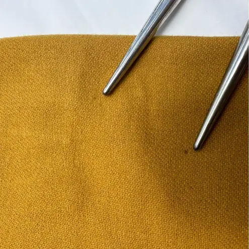 Byblos Italy 44 = US 10 gold/mustard midi skirt