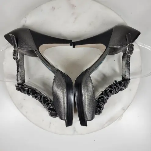 Madden Girl ‎ Womens Setra Heels 8 Gray Metallic Ruffle Trim T-Strap Peep Toe New - Image 12