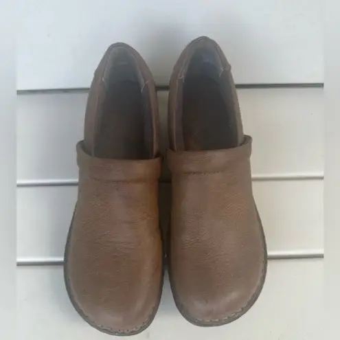 b.o.c. Women's Comfy Peggy Brown Faux Leather Slip