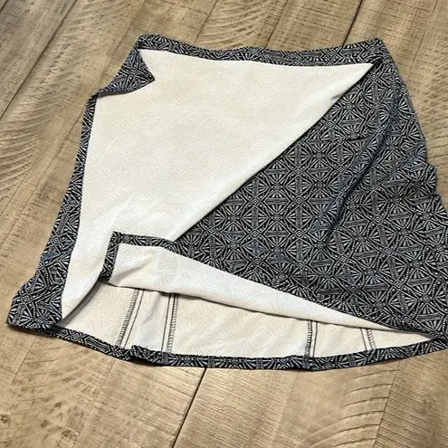 Ripskirt Hawaii True Wrap Skirt Size M Black White Geometric/Tribal print Size M