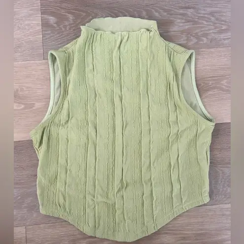 Light Green Textured Mock Neck Sleeveless Crop Top Size M