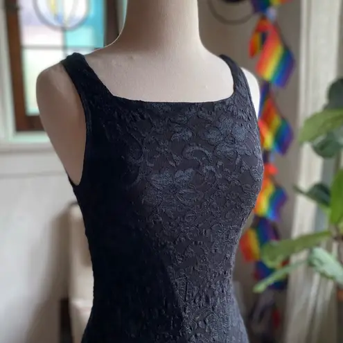 Y2K Harlow Classic and Elegant Black Lace Sheath Style Sleeveless Dress size 4